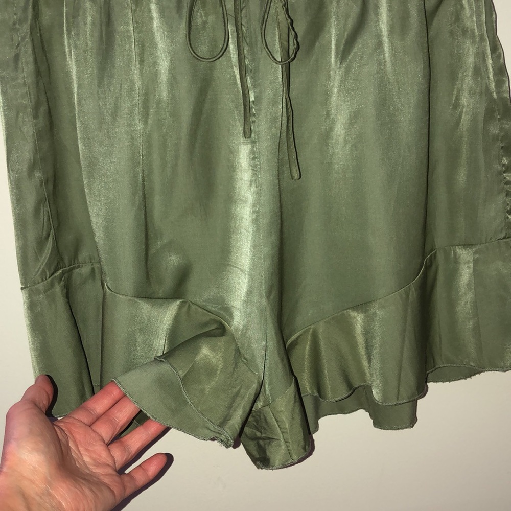 Green Ruffle Hem Shorts - Picture 5 of 8